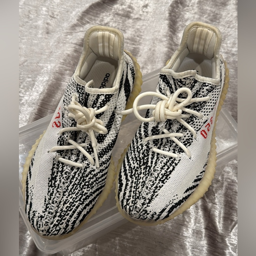 Authentic Adidas Yeezy Boost 350 V2 Zebra – Size 7